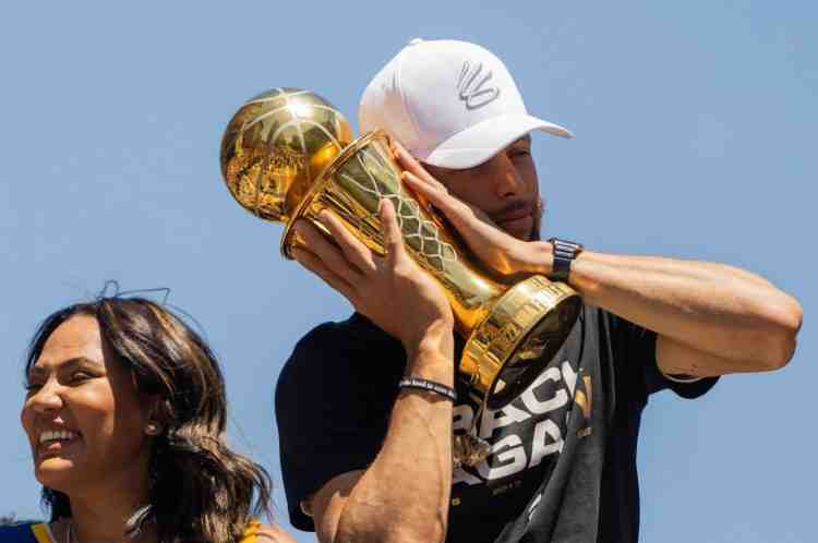 库里:现在的勇士没资格理直气壮谈冠军 我们必须重新赢得资格